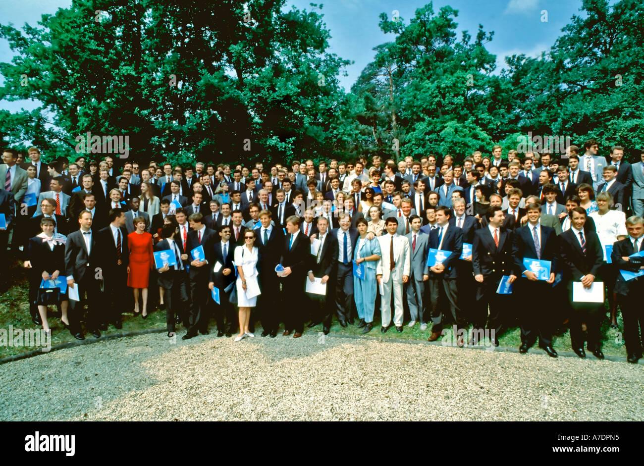 Grande foule de gens, éducation 'Fontainebleau France' 'Université INSEAD' 'attribution des diplômess' à la cérémonie de remise des diplômes étudiants Portrait Banque D'Images