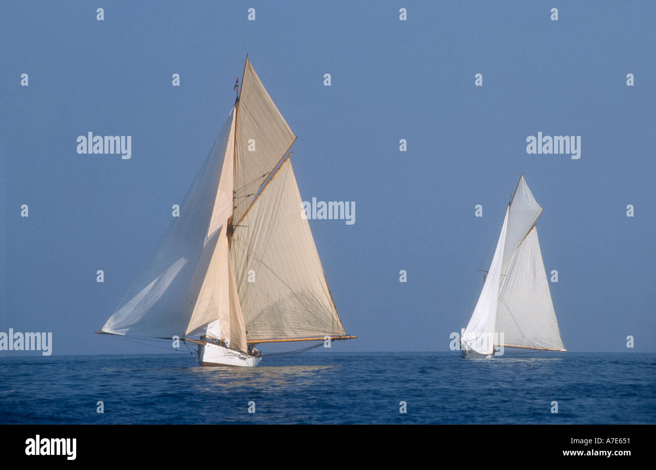 Yachting off Monaco France Mer Méditerranée Europe Banque D'Images