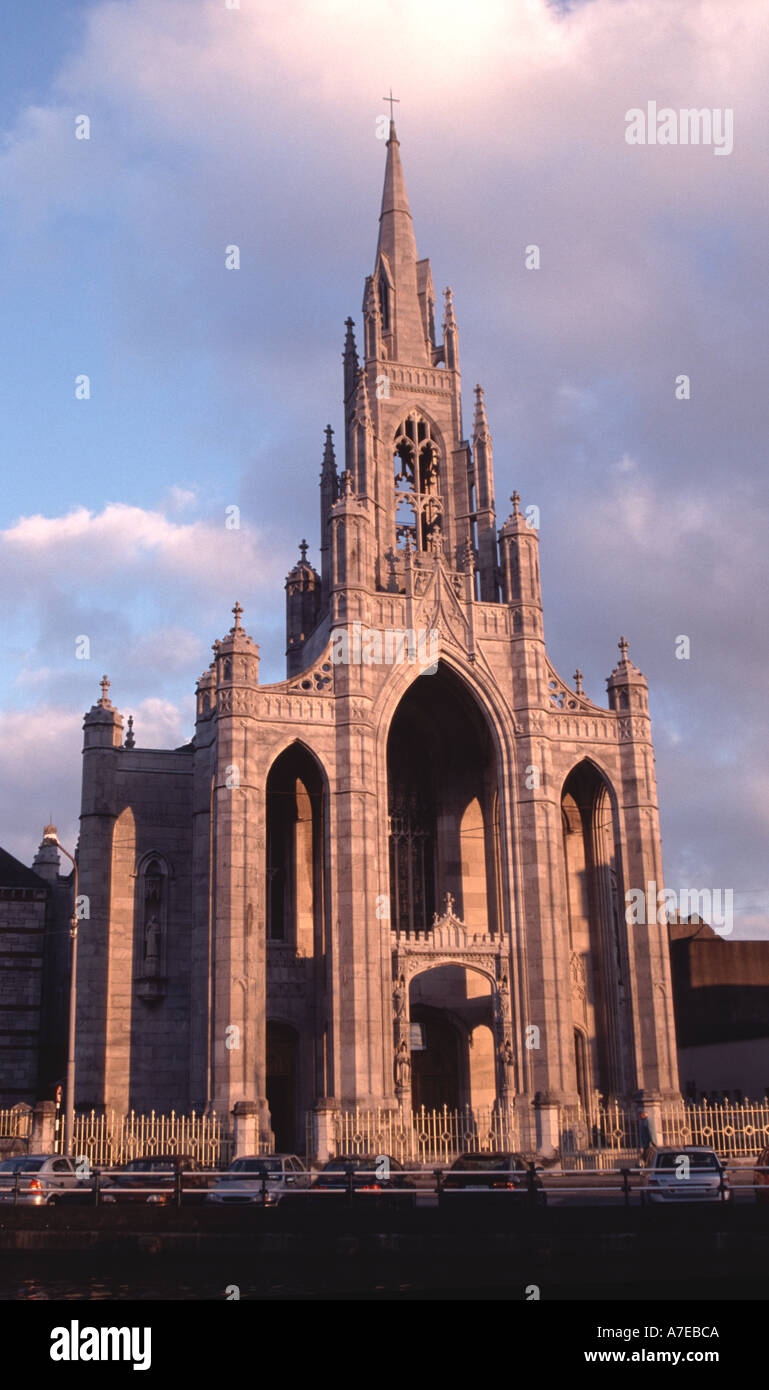 Père de l'église du souvenir de l'affaire OSFC apôtre Matthieu Theobald de tempérance Cork Irlande Banque D'Images