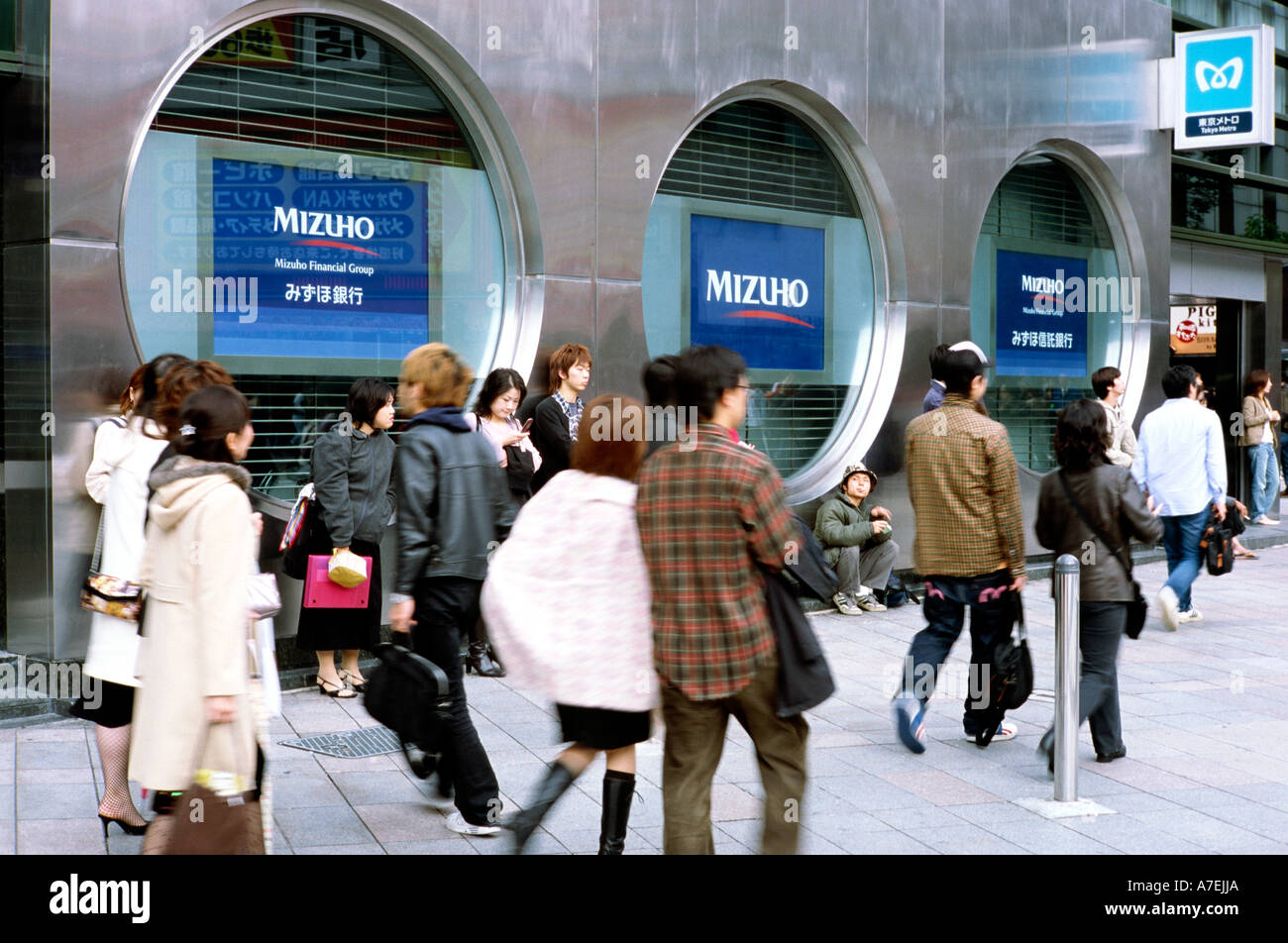 Branche de la Banque Mizuho à Shinjuku dans le centre de Tokyo. Banque D'Images