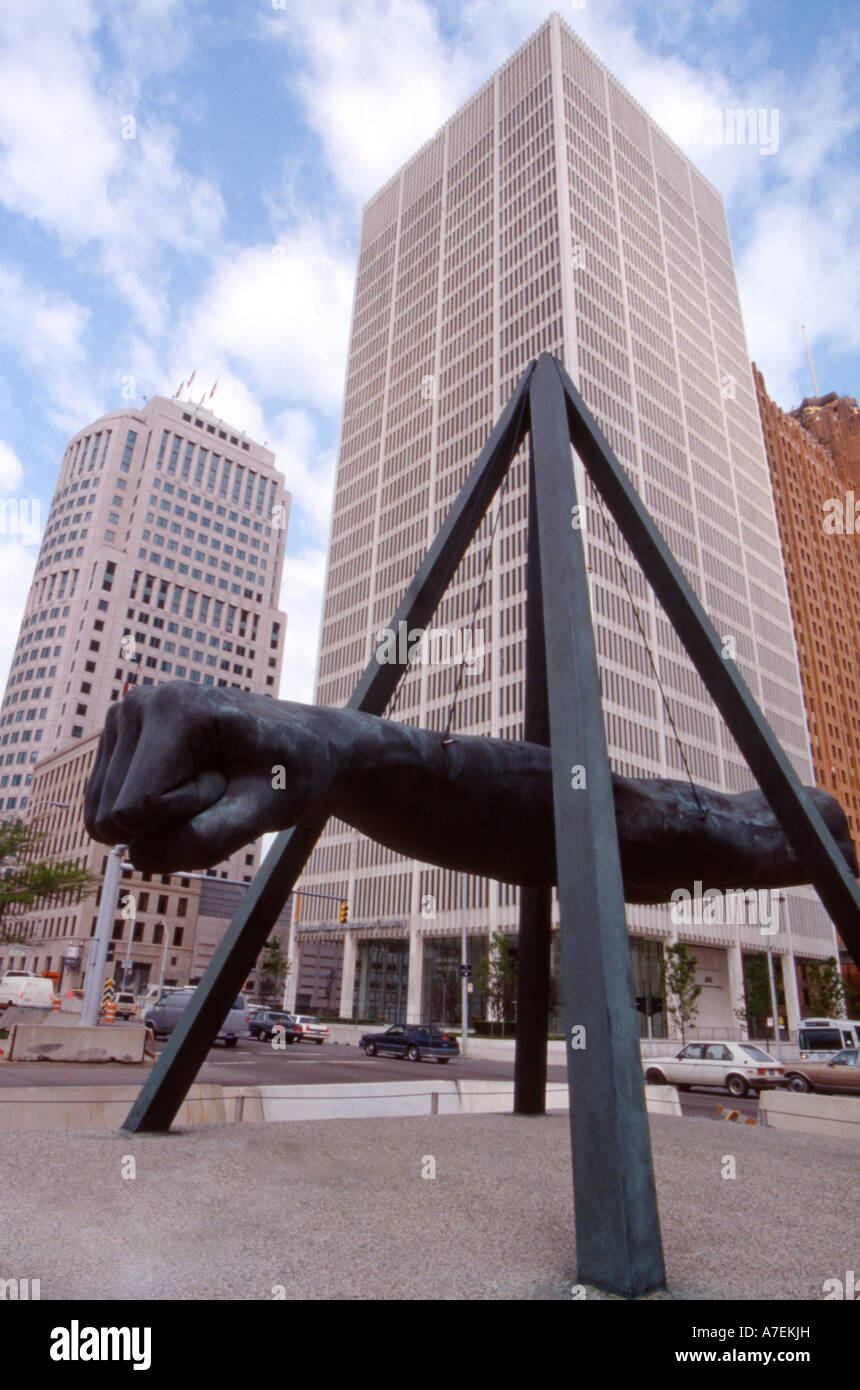 Robert Graham s sculpture le poing au centre-ville de Detroit Michigan inspiré par fist du boxeur Joe Louis Banque D'Images
