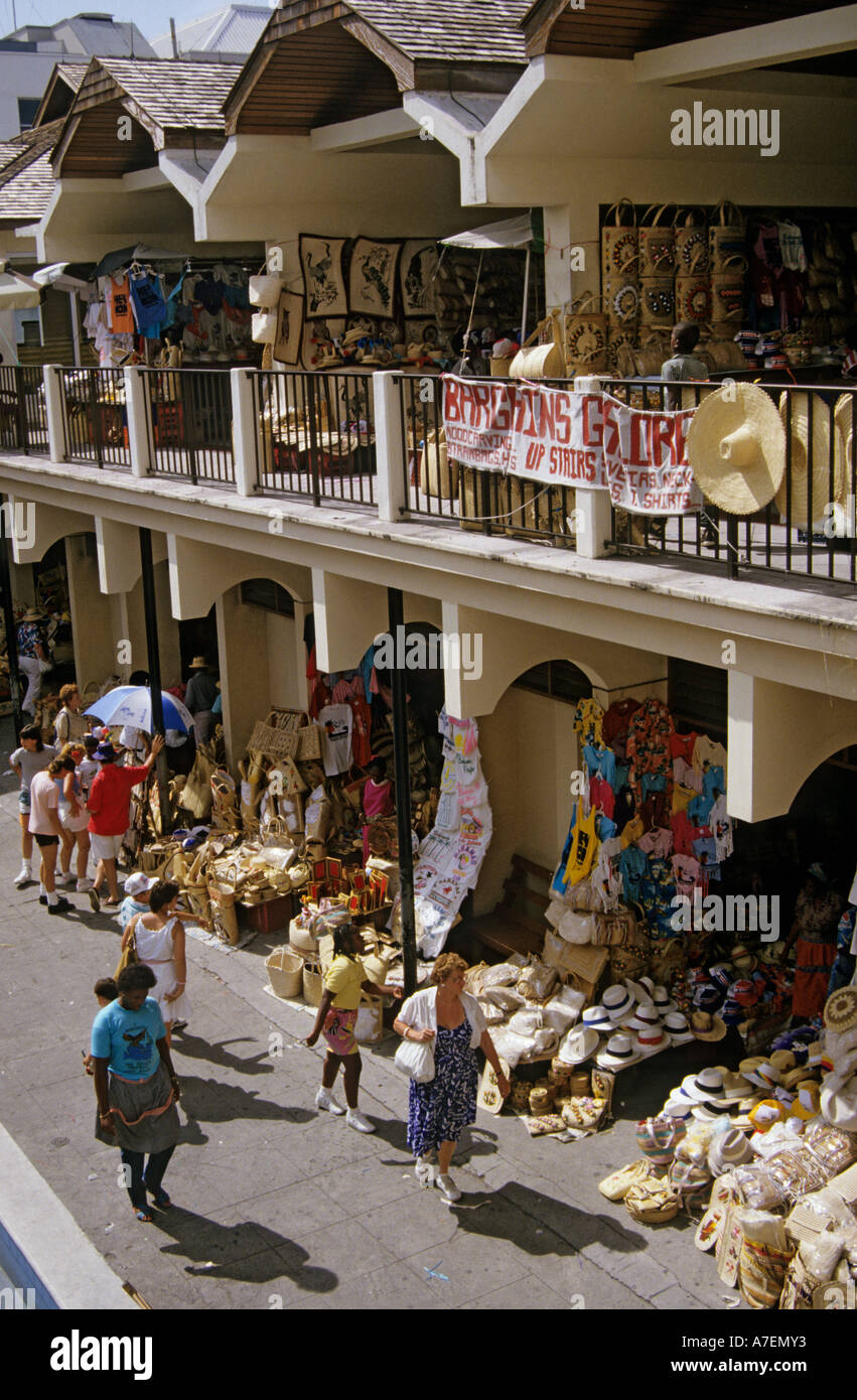 La rue du marché la vente de souvenirs de l'île de New Providence Nassau Bahamas Banque D'Images