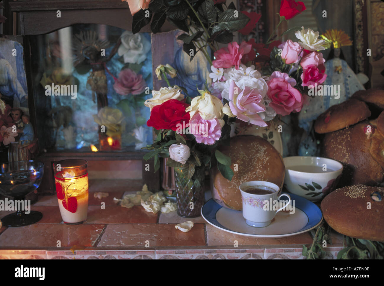 Mexique, Oaxaca, autel célébrant la Journée de la mort avec Pan de Muertos et nos offres Banque D'Images