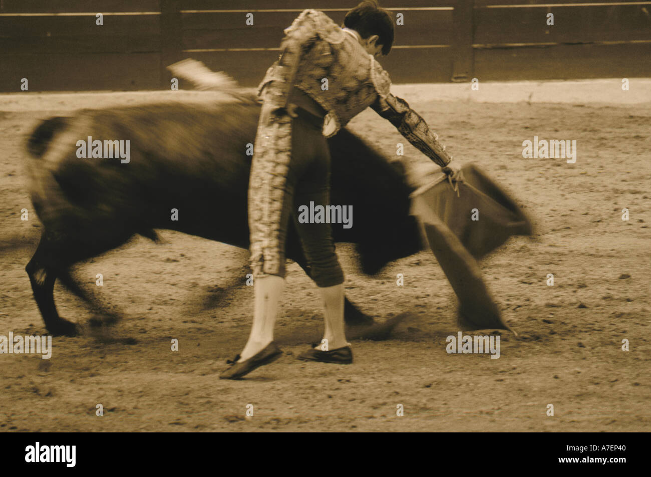 Le Mexique, Jalisco, Puerto Vallarta. Le noir et blanc tauromachie matador. Banque D'Images