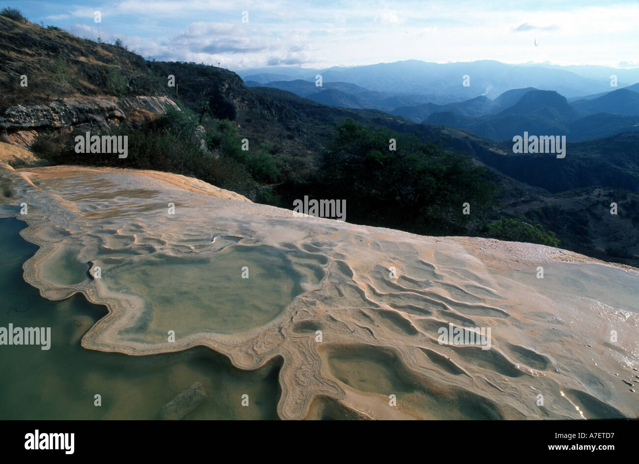 Amérique du Nord, Mexique, Oaxaca, Hirve el Agua--l'eau bout, pétrifiés sont des minéraux qui forment des piscines. Banque D'Images