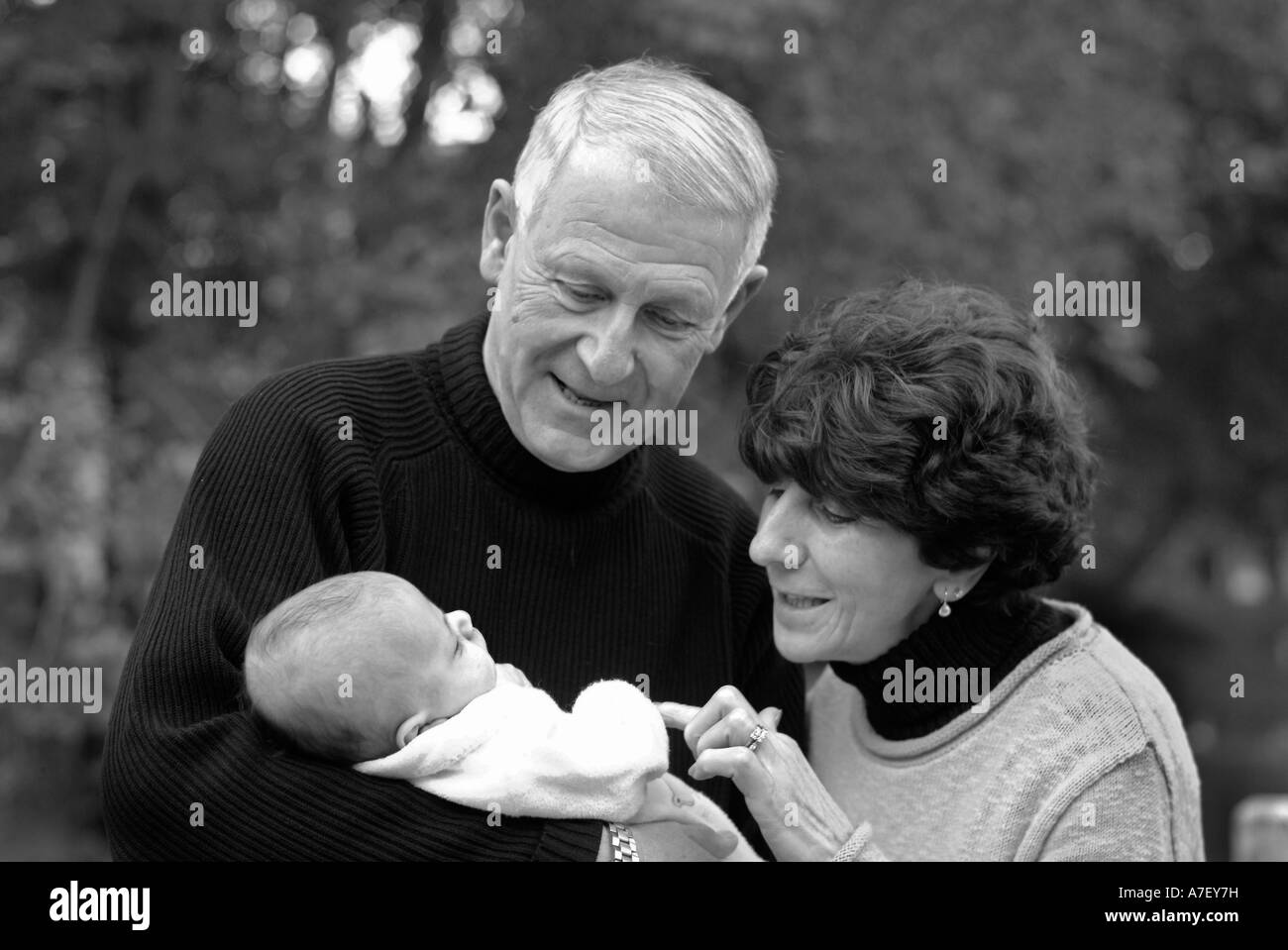Les grands-parents avec petit-fils de 2 mois Banque D'Images