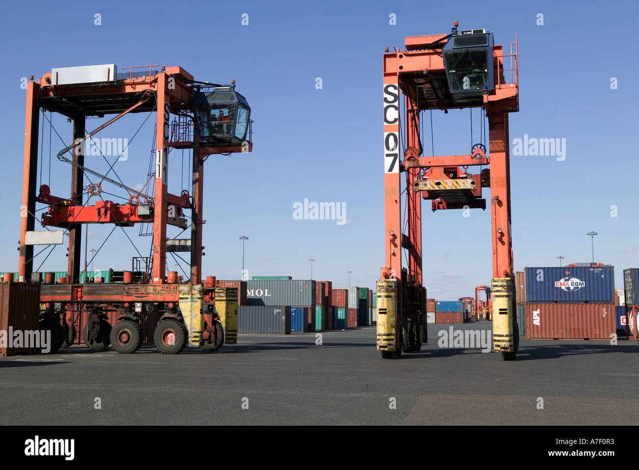 Chariots fonctionnent au Port de Newark Container Terminal à Newark USA 24 févr. 2006 Banque D'Images