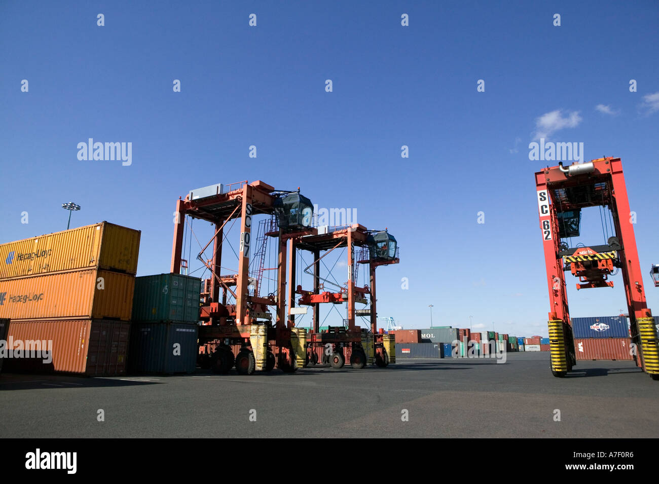 Chariots fonctionnent au Port de Newark Container Terminal à Newark USA 24 févr. 2006 Banque D'Images