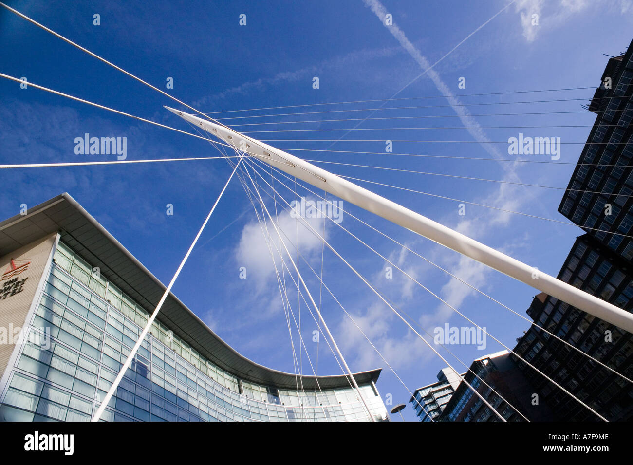 Trinity Riverside Bridge Trinity bridge lowry hotel Banque de photographies et d’images à haute ...