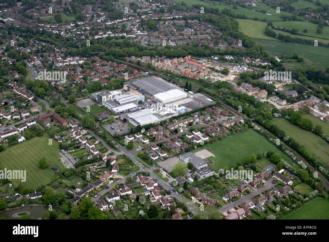 Vue aérienne oblique de haut niveau au nord-est de l'école de chemin de fer dans l'Oxted Holland Road Surrey England UK Banque D'Images