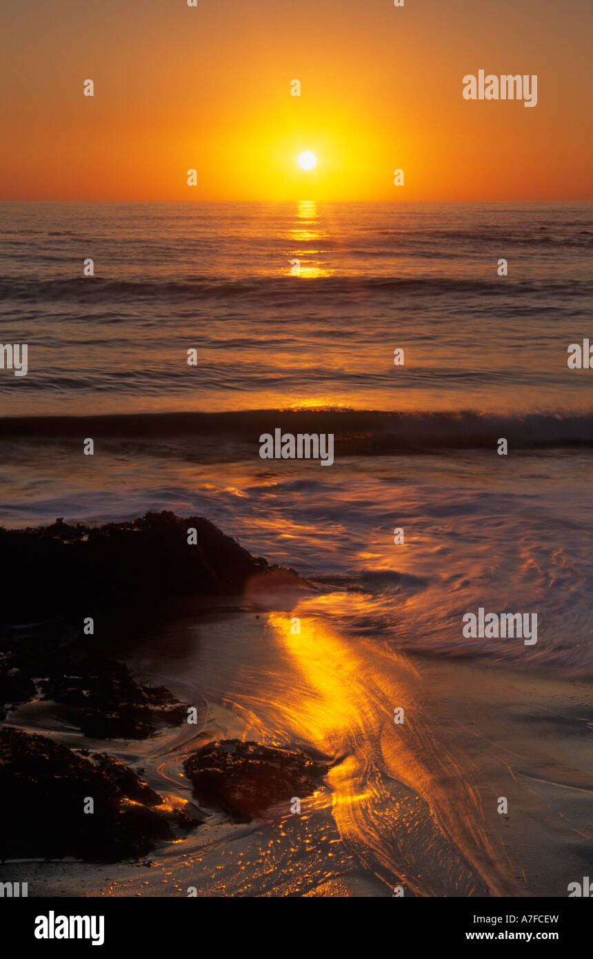 Coucher de soleil sur l'océan Pacifique en creux Bean State Beach, Californie, USA Banque D'Images