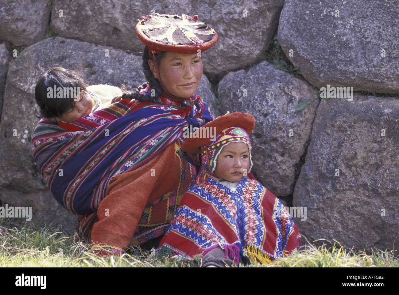 SA, Pérou, Cusco famille péruvienne à Inti Raymi Festival, vêtements traditionnels, Sacsayhuaman (MR) Banque D'Images