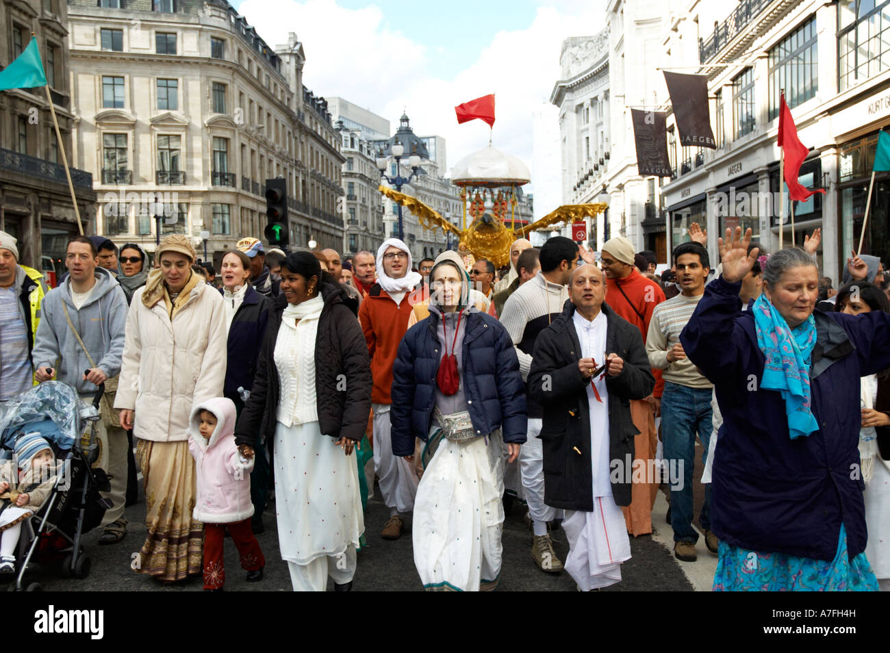 Hare Krishna le long d'Oxford Street, mars 2007. Banque D'Images