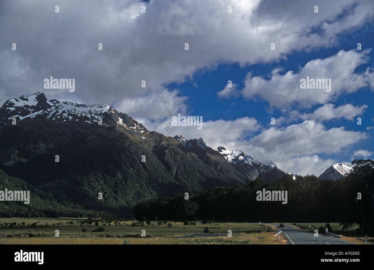 Les montagnes à l'haast pass Nouvelle-Zélande Banque D'Images