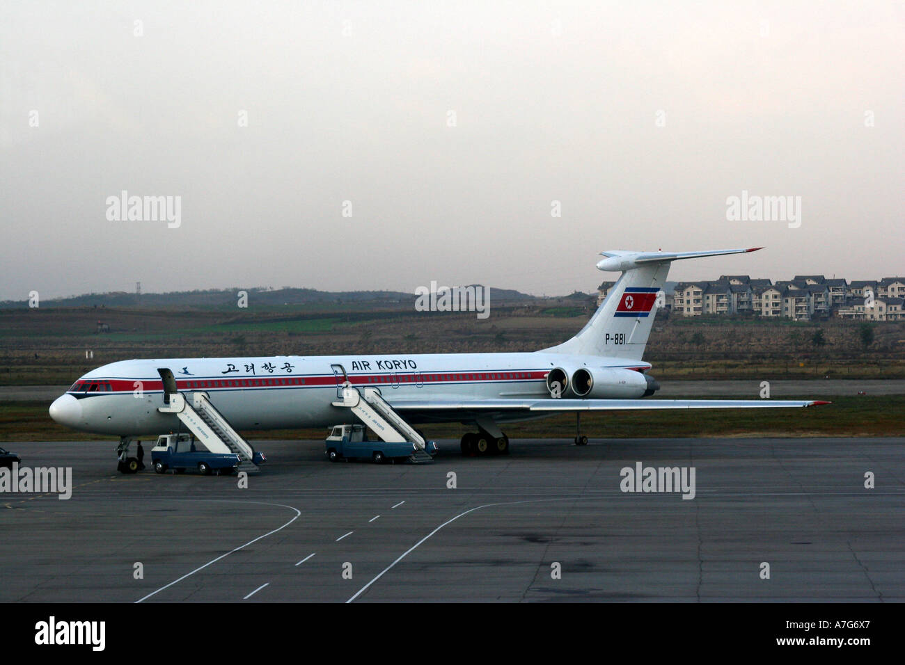 Air Koryo un avion sur le tarmac de l'aéroport de Pyongyang en Corée du Nord Banque D'Images
