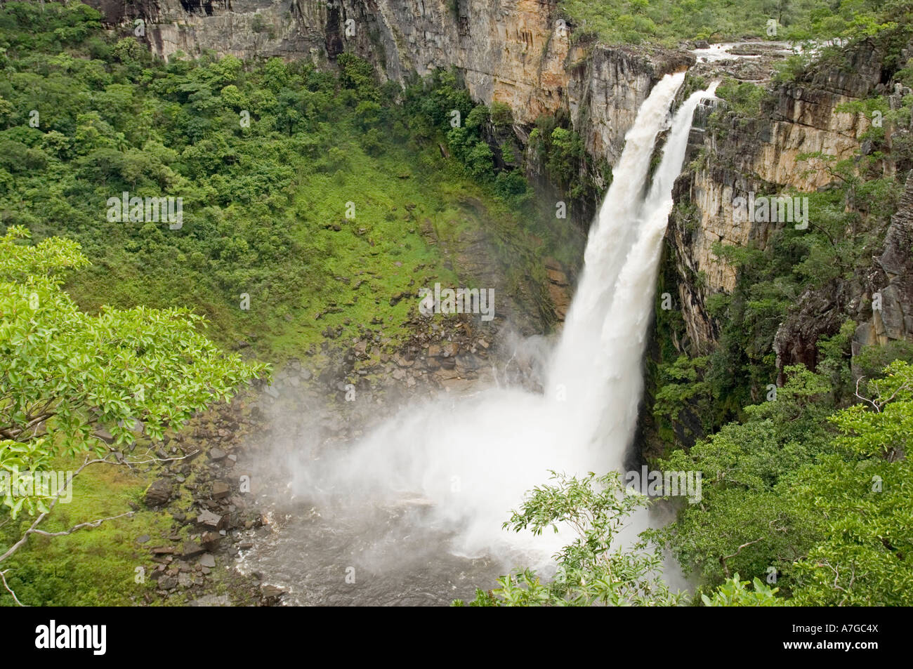 Une vue aérienne du 80 m du Parc National Chapada dos Veadeiros au Brésil. Banque D'Images