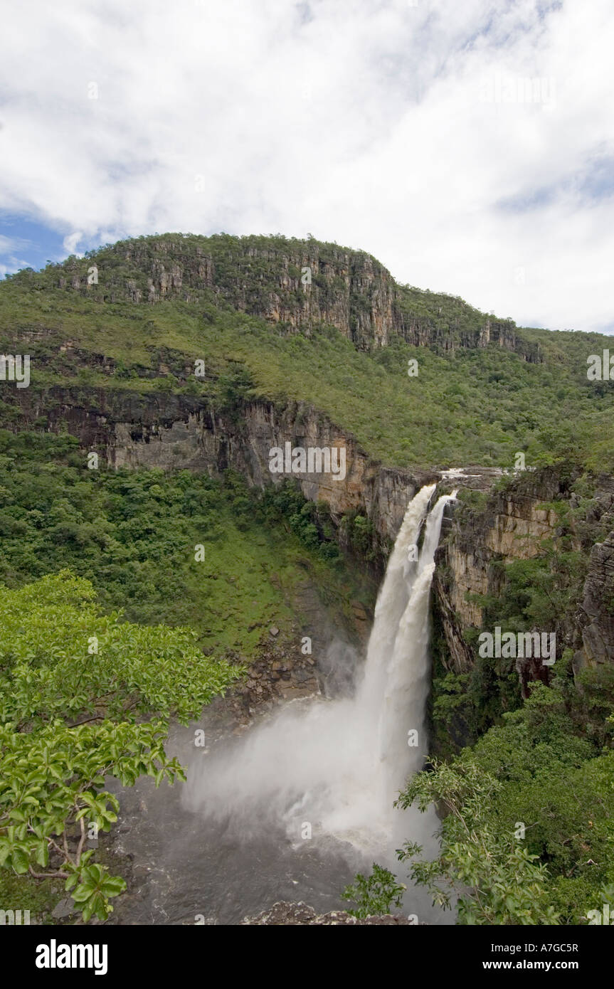 Une vue aérienne du 80 m du Parc National Chapada dos Veadeiros au Brésil. Banque D'Images