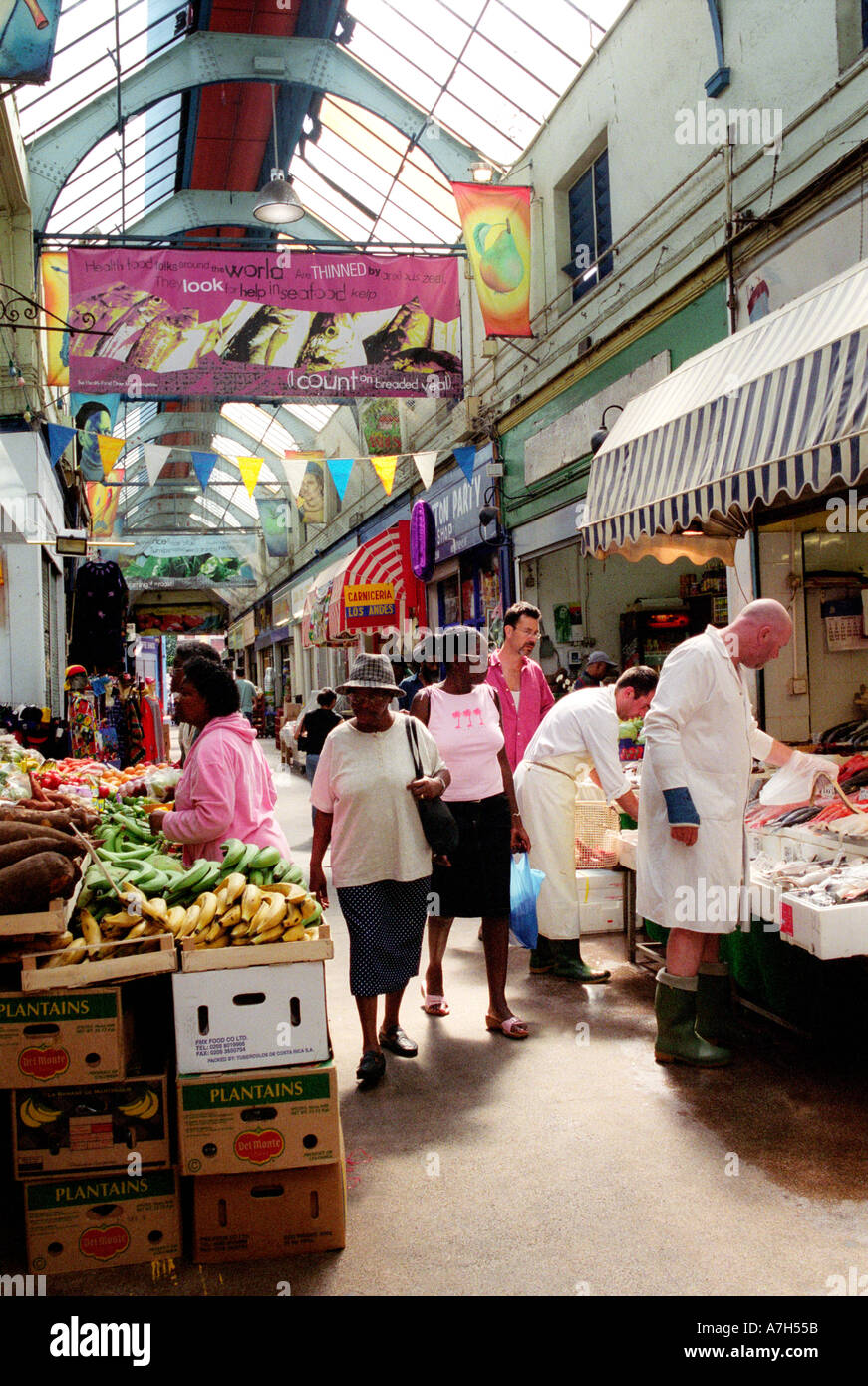 Marché couvert de Brixton, dans le sud de Londres Caraïbes vente de fruits et légumes exotiques. Banque D'Images