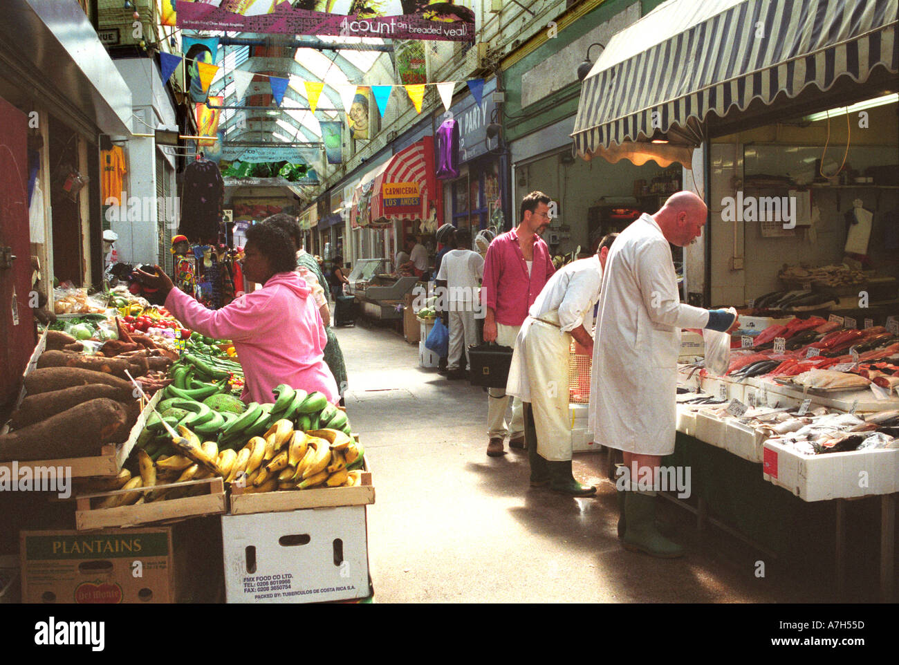 Marché couvert de Brixton, dans le sud de Londres Caraïbes vente de fruits et légumes exotiques. Banque D'Images