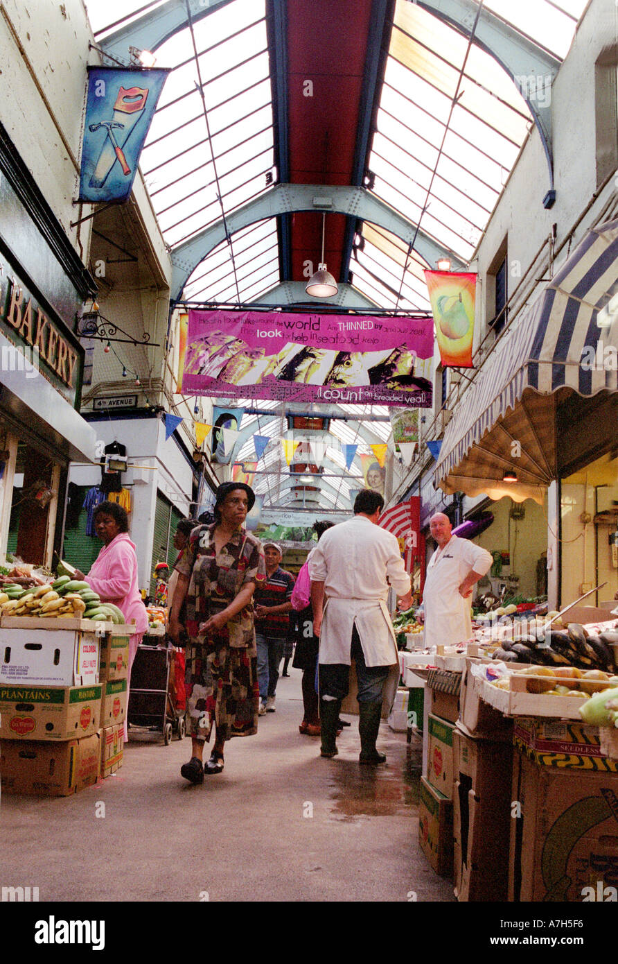 Marché couvert de Brixton, dans le sud de Londres Caraïbes vente de fruits et légumes exotiques. Banque D'Images