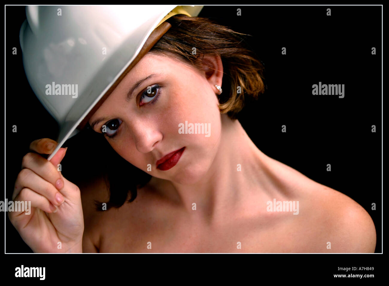 Sexy Girl portant un casque de construction Photo Stock - Alamy