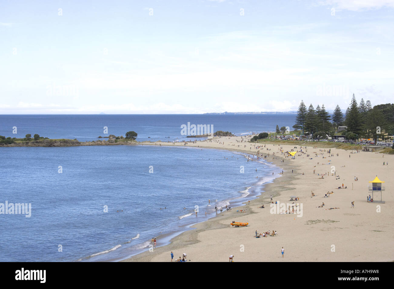 La plage de Mount Maunganui sur l'Île du Nord en Nouvelle-Zélande en décembre de l'été Banque D'Images