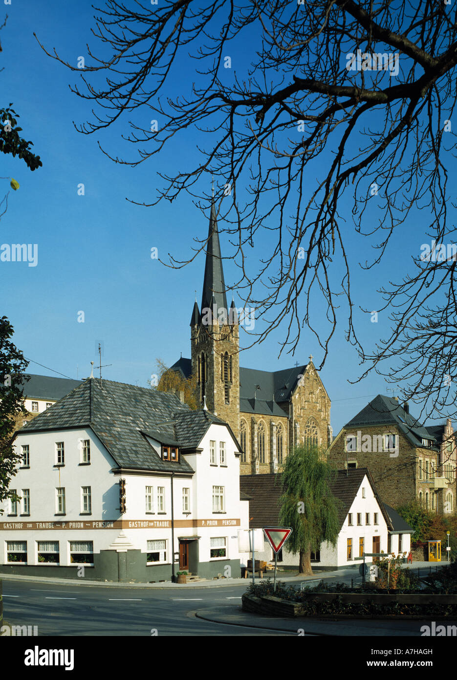 Des Mutterhauskloster Franziskanerordens vom Heiligen Kreuz, Klosterkirche St.-Joseph, Hausen (Wied), Naturpark Rhein-Westerwald, Rheinland-Pfalz Banque D'Images