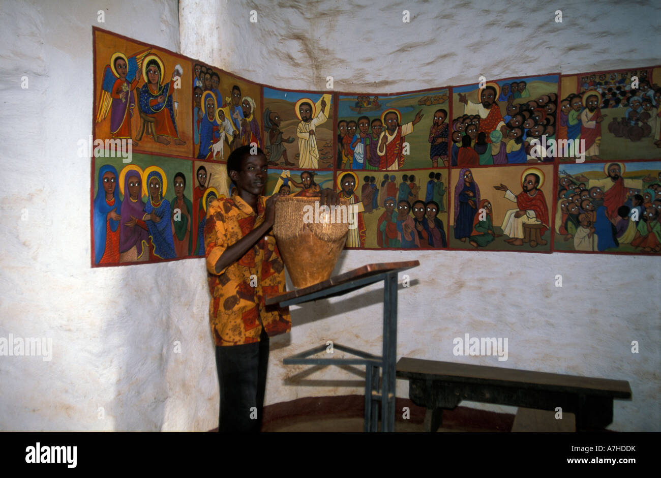 Église avec peintures éthiopiennes, Kalacha, désert de Chalbi, Kenya Banque D'Images
