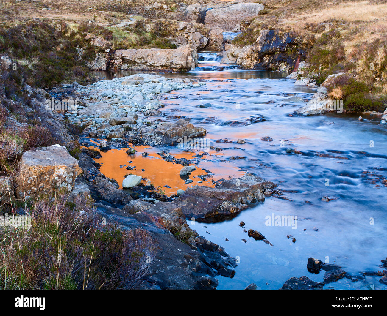 Des piscines en fée ou cassants Rivière Coco une Mhadaidh Allt Coire na dans les Creiche ont profité de Skye Ecosse Banque D'Images