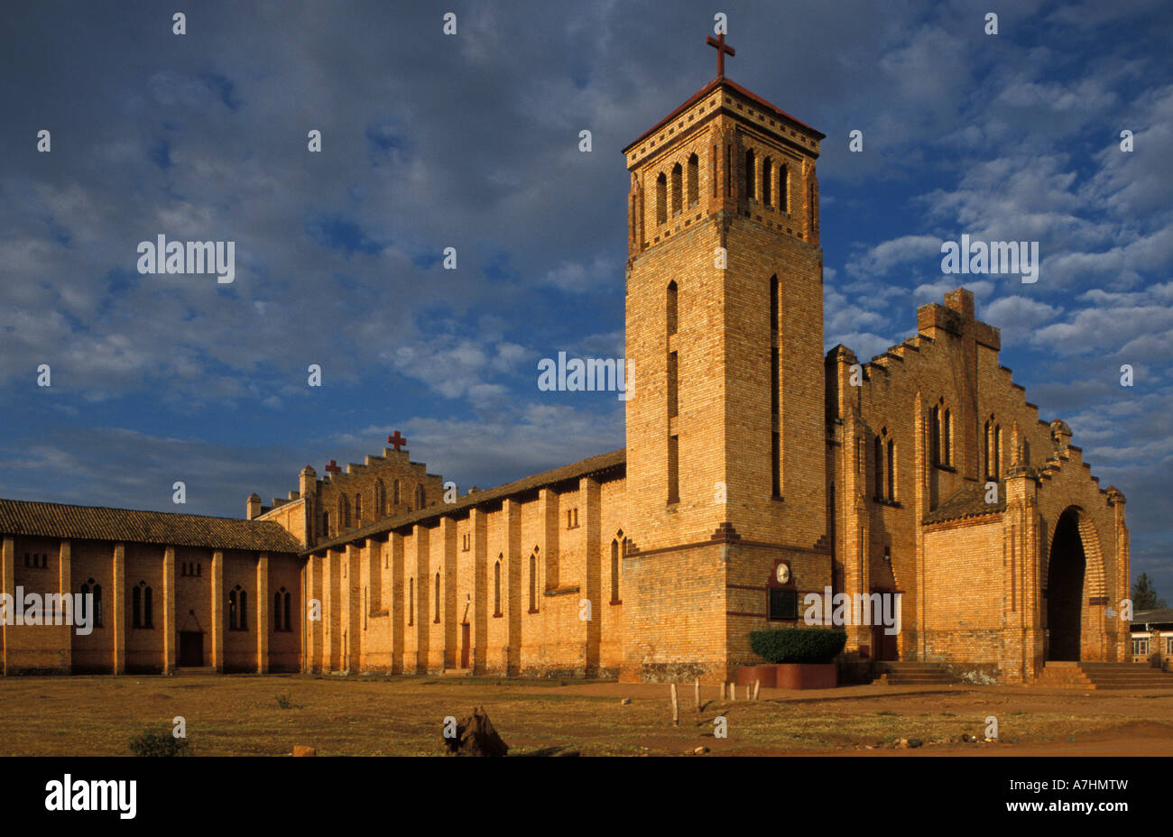 La cathédrale catholique construite dans les années 1930 est le plus grand dans le pays, Butare, Rwanda Banque D'Images