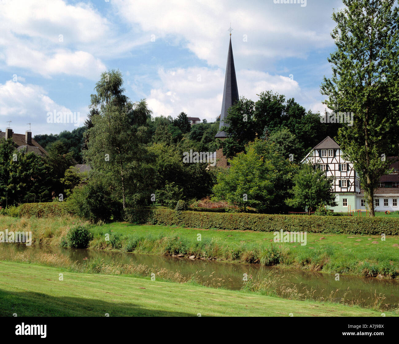 Dans Baumhofhaus Roesrath-Hoffnungsthal Volberger Kirche und, Naturpark Bergisches Pays, Nordrhein-Westfalen Banque D'Images