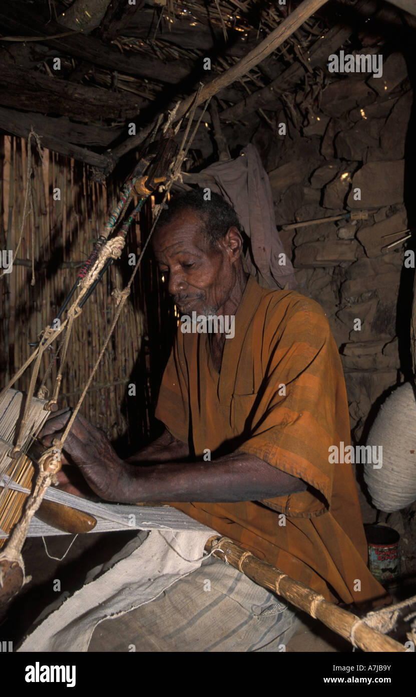 Weaver traditionnel, Songo, pays dogon, Mali Banque D'Images