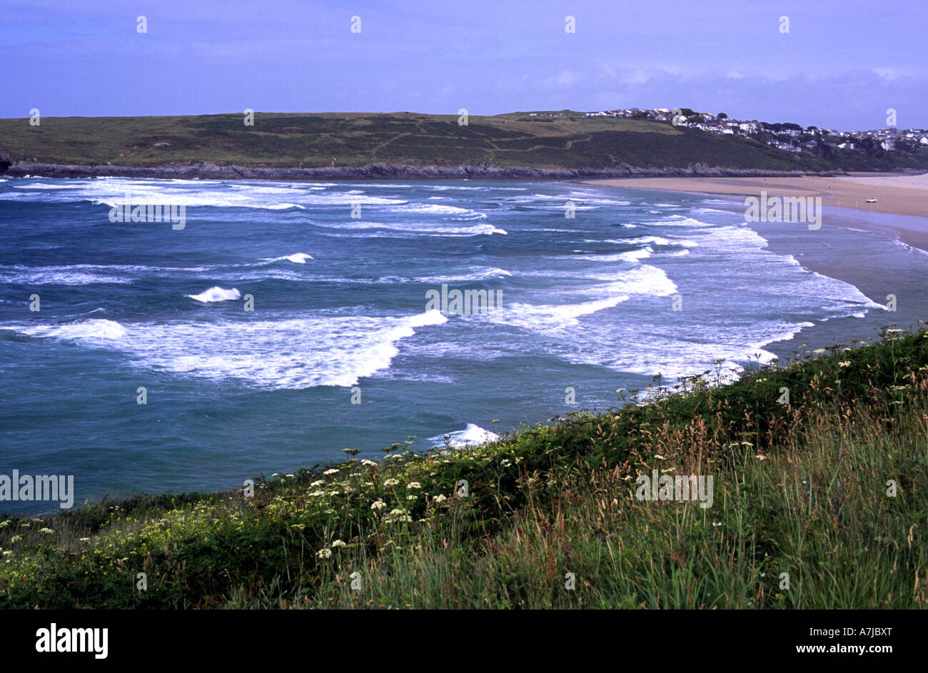 Les vagues de l'Atlantique sur la plage de Crantock, Cornwall Banque D'Images
