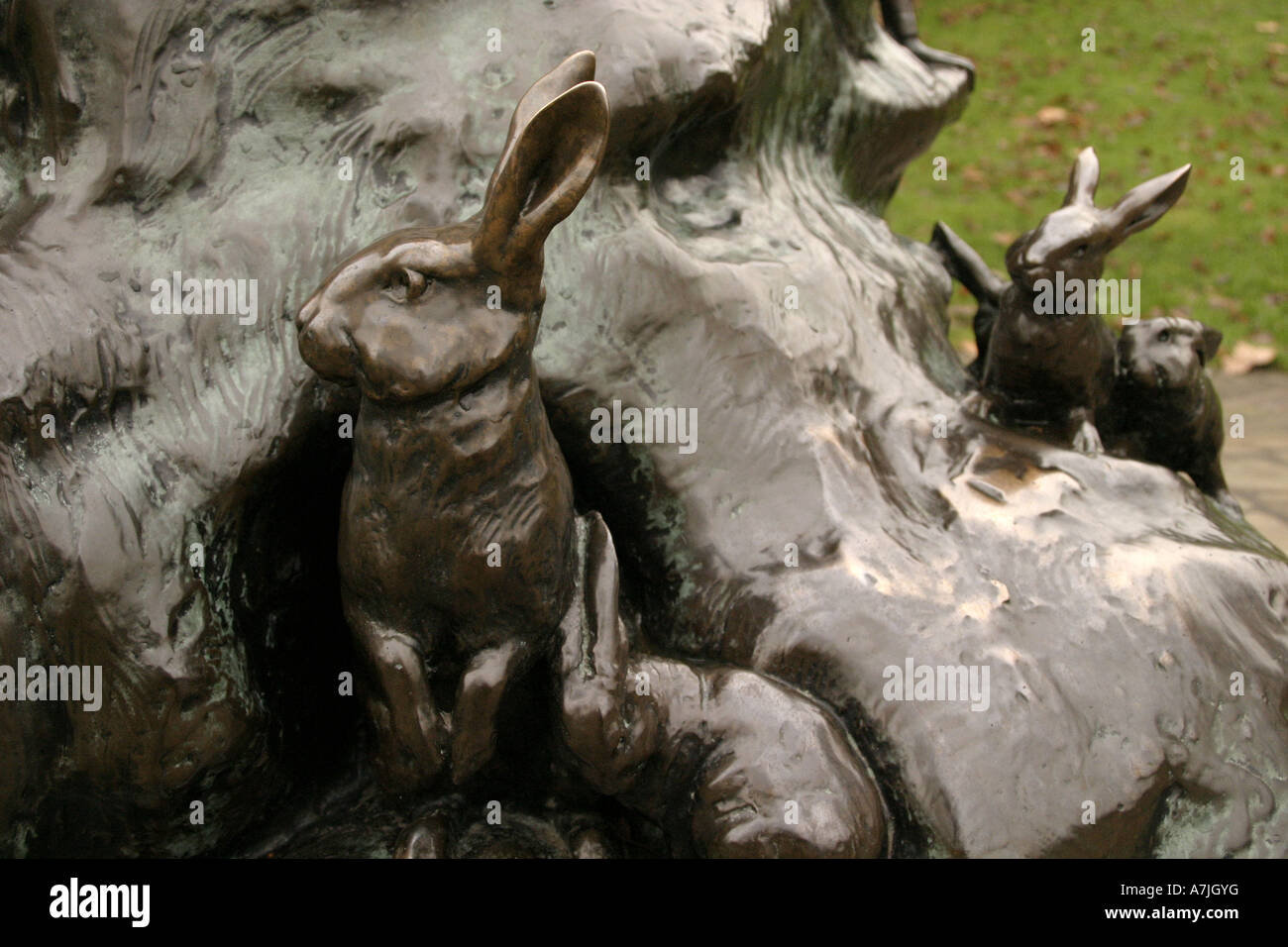 Détail de la Statue de Peter Pan Kensington Gardens London UK Sir George Frampton, R.A., P.R.B.S. (1860-1928) Banque D'Images