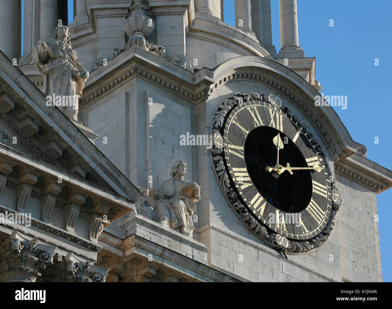 Réveil sur la face de la cathédrale St Paul à Londres Banque D'Images