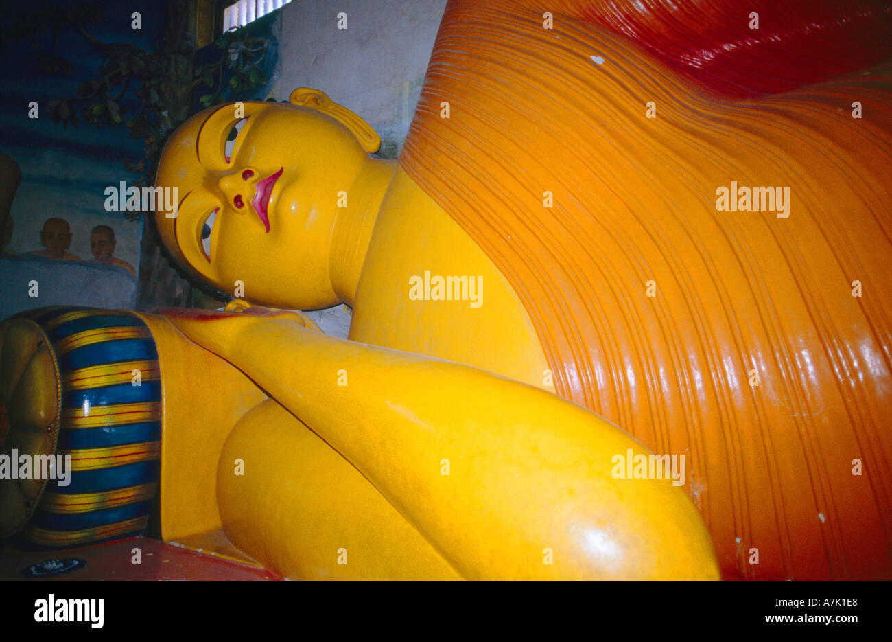 Colombo Sri Lanka Bouddha couché la représentation de la mort de Bouddha au Nirvana Passage Position indique la paix complète Banque D'Images