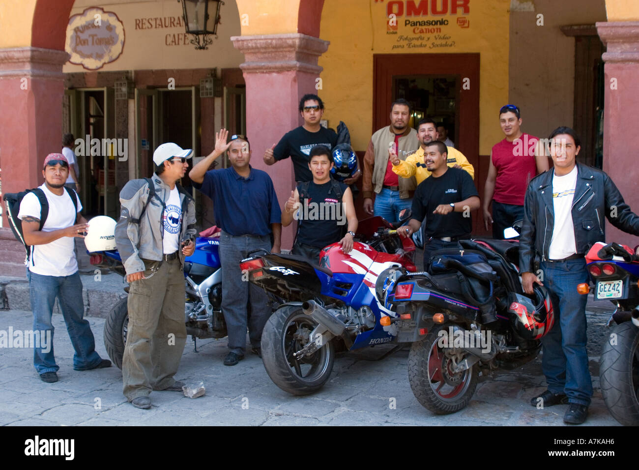 Groupe moto dans la place principale de SAN MIGUEL DE ALLENDE MEXIQUE Banque D'Images