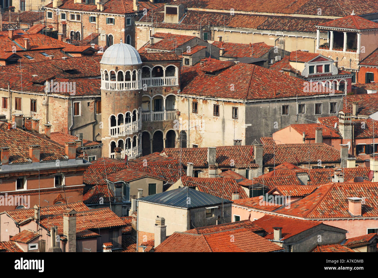 L'escalier en spirale du Palazzo Contarini del Bovolo dans le centre de Venise vu du haut de la tour de la cloche, l'UE l'Italie Banque D'Images