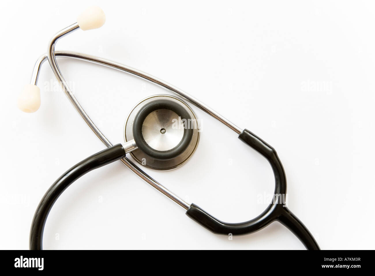 Stéthoscope du médecin isolé sur blanc Banque D'Images