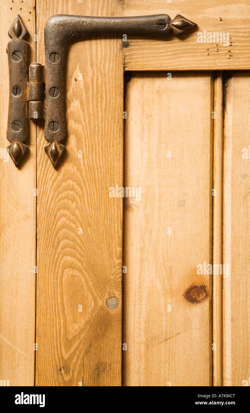 Charnière de porte en bois fond antique Banque de photographies et d'images  à haute résolution - Alamy