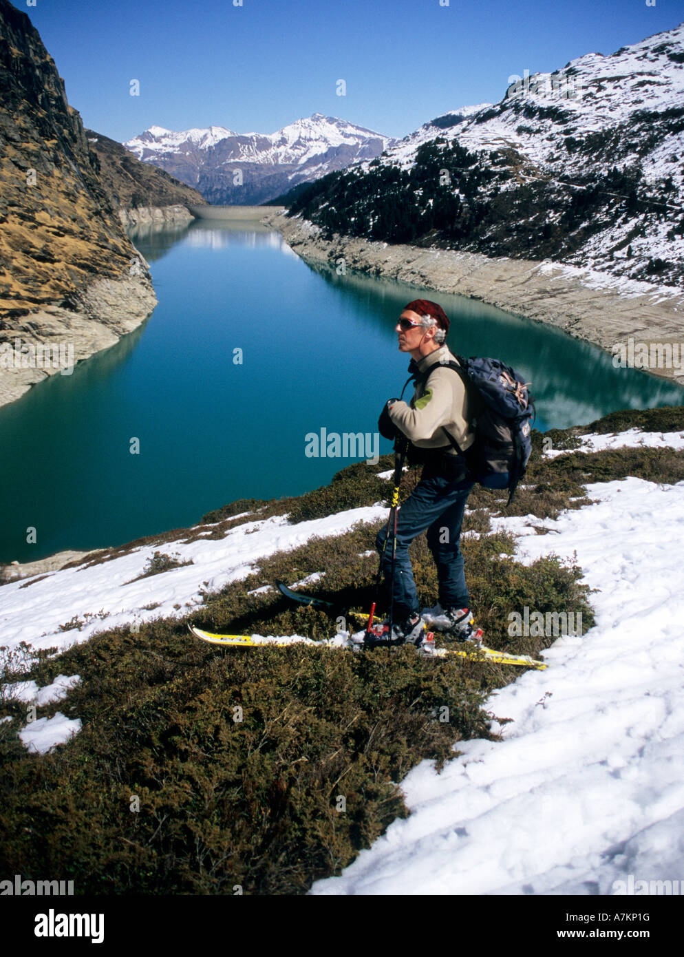 Stausee Zervreila,Tessin, Suisse. Rencontre avec l'alpiniste Ski lors d'un réchauffement global 2007 skitour. Banque D'Images