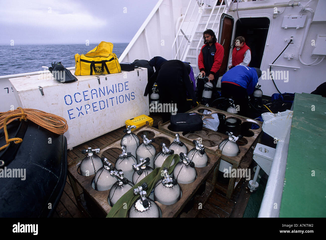 Les amateurs de plongée sous-marine à bord d'Grigoiy M V Mikheev Antarctique Péninsule Antarctique Banque D'Images