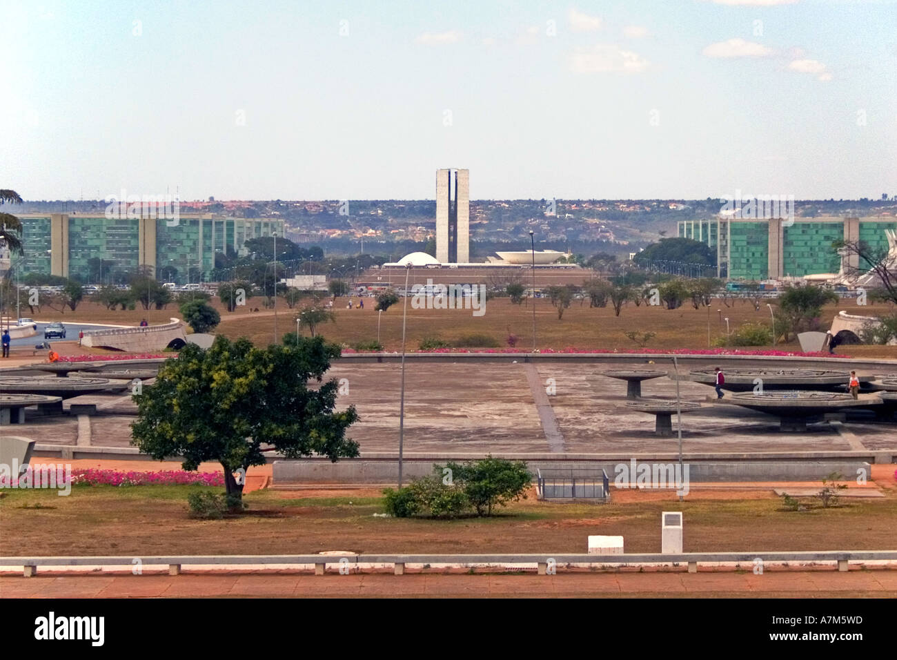 Vue panoramique de la tour de télévision de Brasilia en saison sèche de la plate-forme Brasília Brésil Banque D'Images