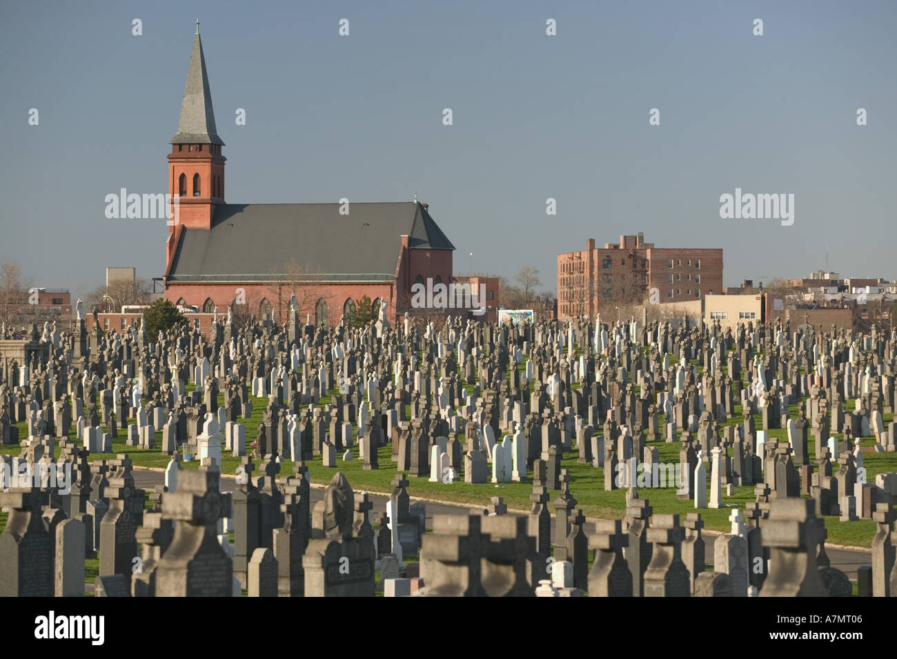 USA, New York, New York City, Queens : Blissville, Calvaire Cemetery & Chapelle Banque D'Images