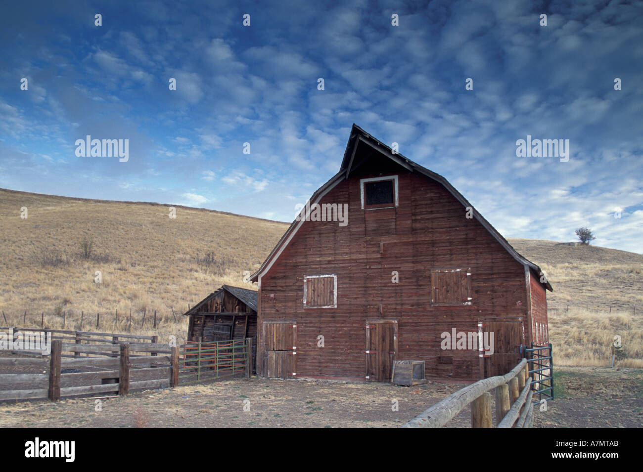 NA, USA, ne l'Oregon, le comté de Wallowa, red barn Banque D'Images