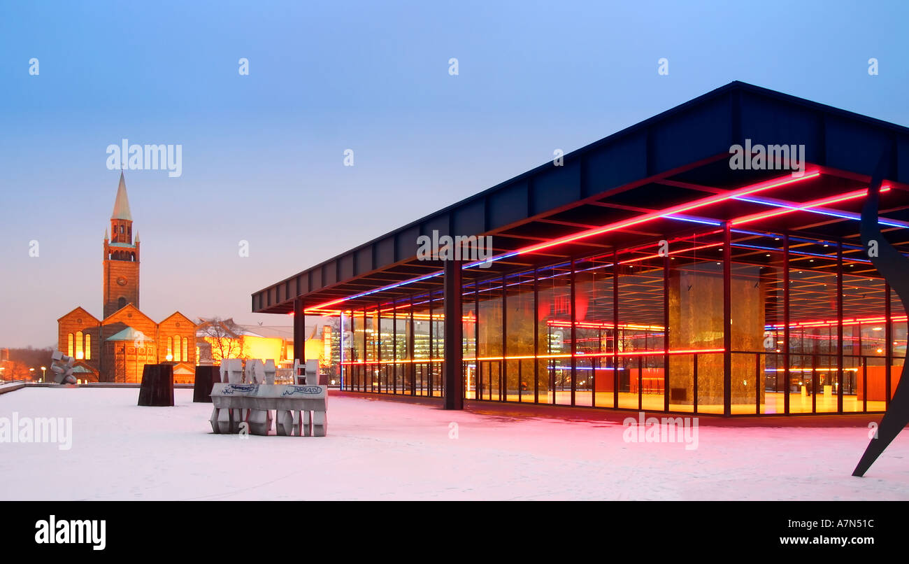 Nouvelle Nationalgalerie Berlin Neue Nationalgalerie de néons à l'aube d'hiver Banque D'Images