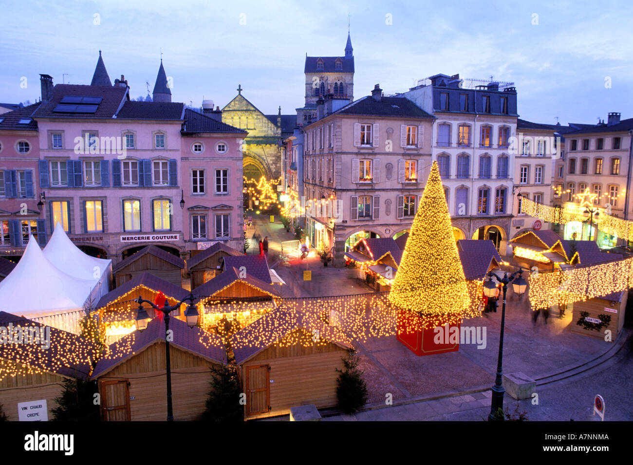 France, Vosges, Epinal, Place des Vosges, marché de Noël Photo Stock - Alamy
