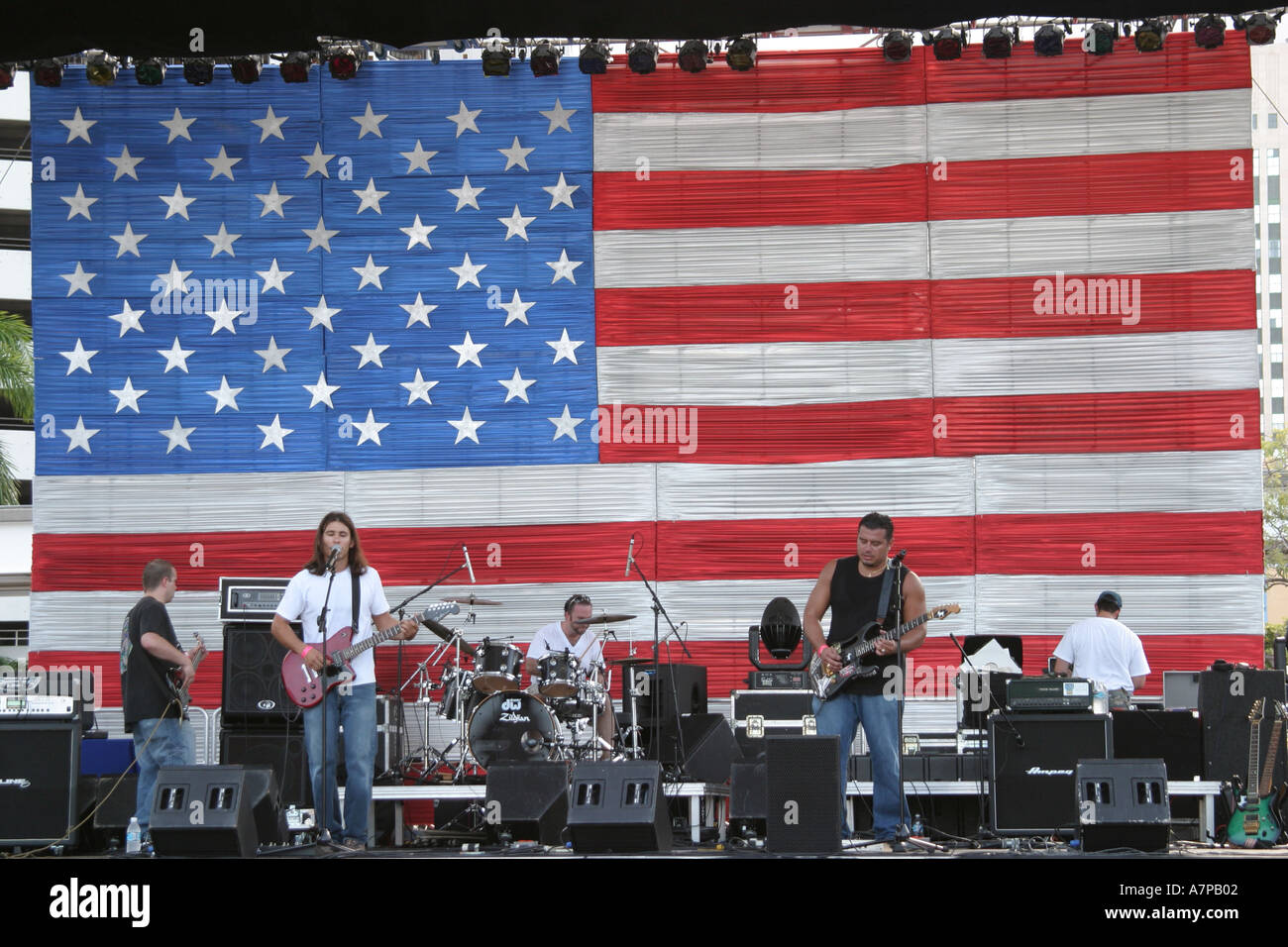 Miami Florida,Bayfront Park,Salute to Florida Heroes Festival,festivals foire,honorant militaire,groupe,spectacle,spectacle,spectacle,musique,Giant Am Banque D'Images