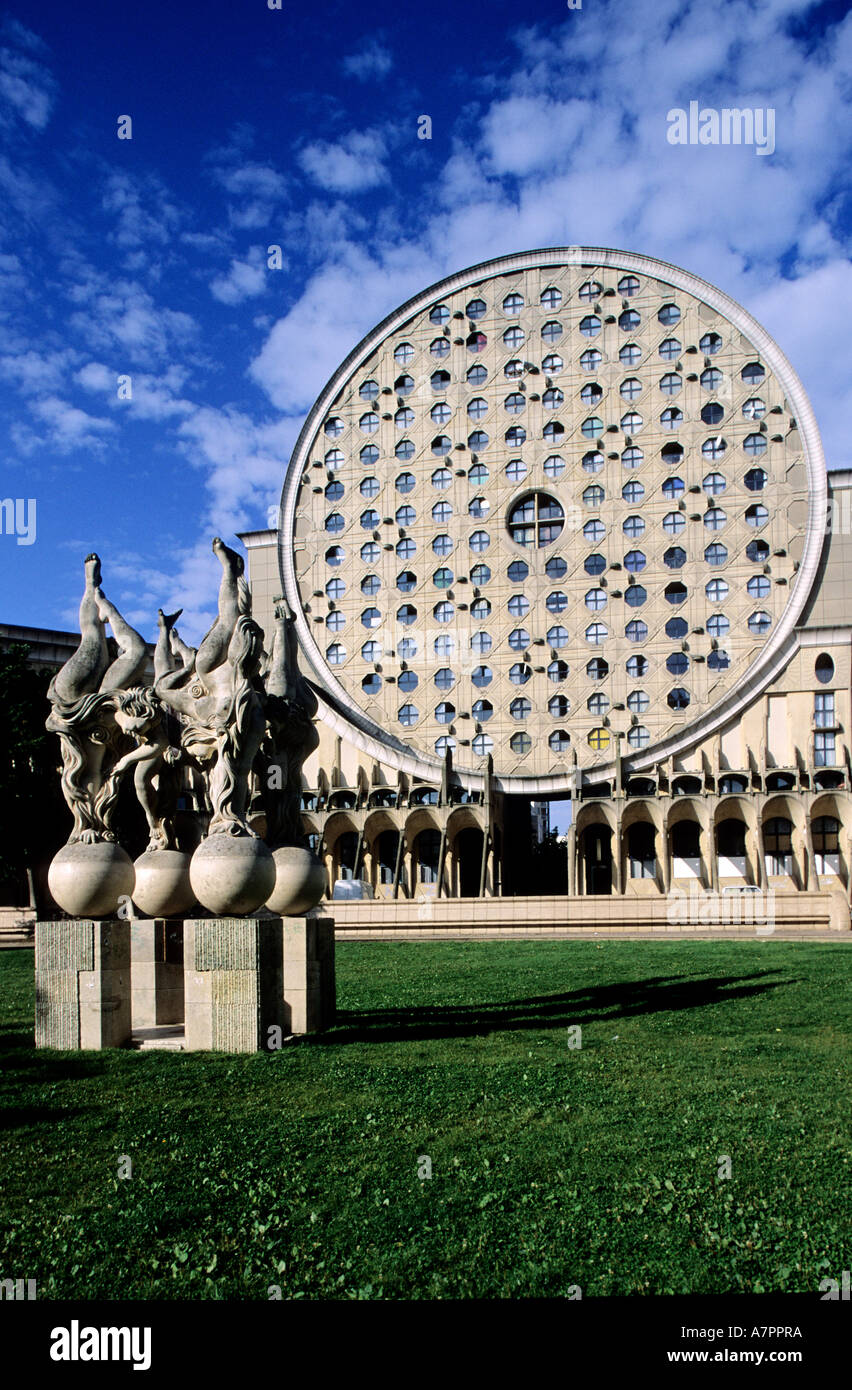 France Seine Saint Denis Noisy Le Grand Ville Nouvelle De Marne La Vallee Picasso S Arenas Par Manolo Nunez Photo Stock Alamy France Seine Saint Denis Noisy Le Grand Ville Nouvelle De Marne La Vallee Picasso S Arenas Par Manolo Nunez Photo Stock Alamy