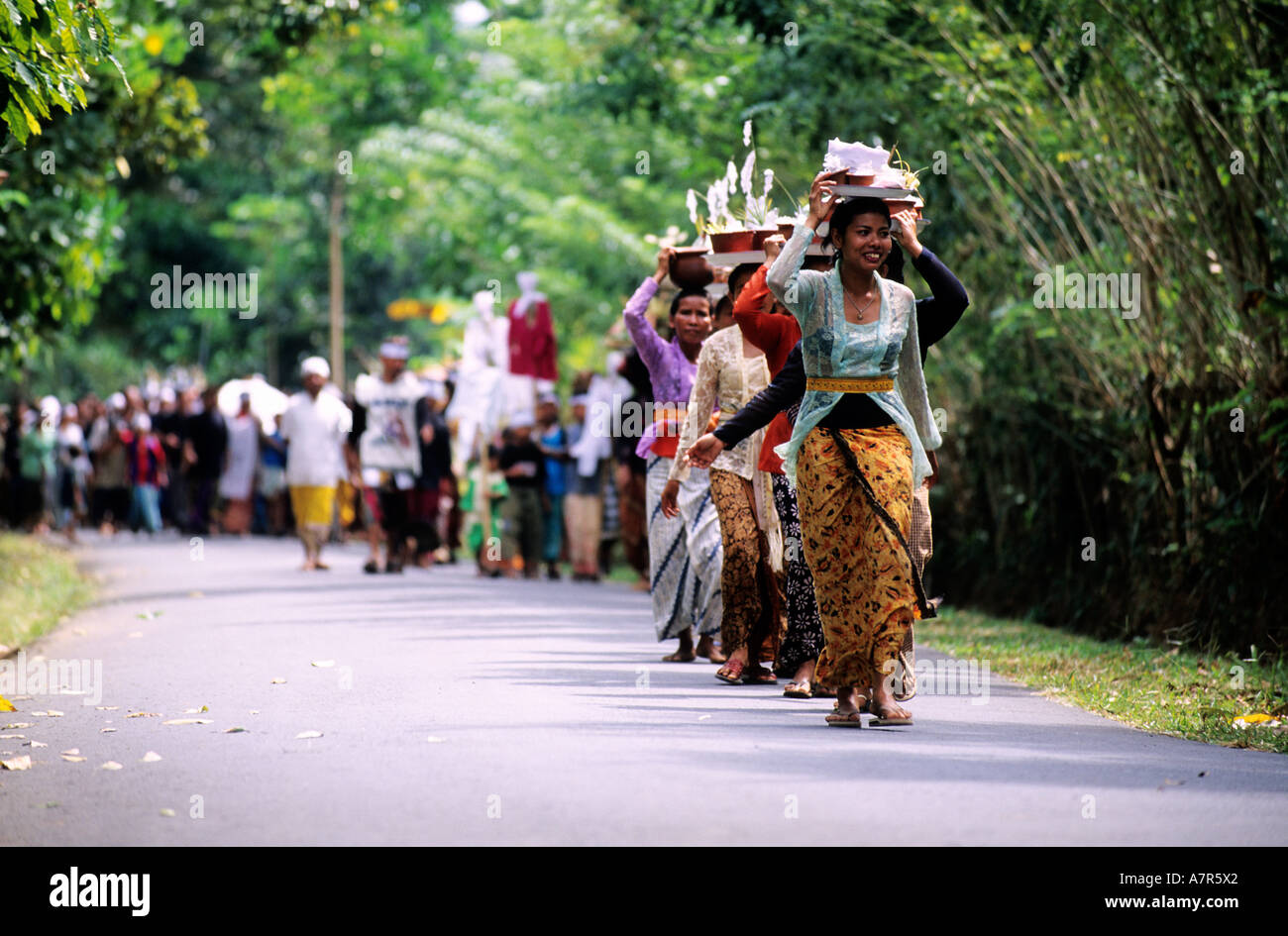 Indonésia, île de Bali, les funérailles en procession Tirtagangga salon Banque D'Images